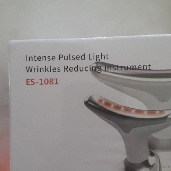NEW Intense Pulsed Light Wrinkle Reducing Device - Sealed Box - Picture 10 of 17